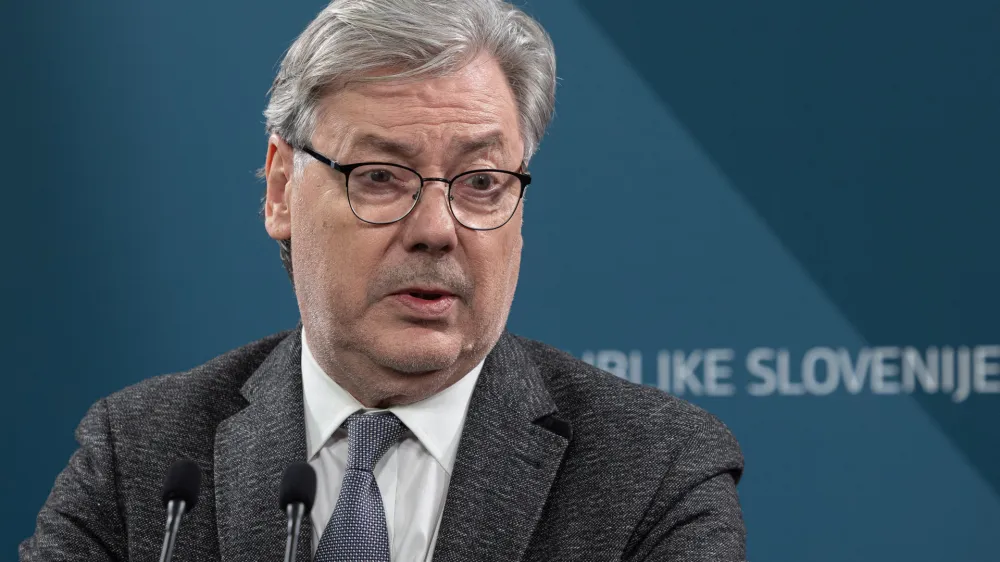 Ljubljana, vlada.<br>Izjava po redni tedenski seji vlade.<br>Drzavni sekretar za mednarodne zadeve ter nacionalno in mednarodno varnost v kabinetu predsednika vlade Vojko Volk.