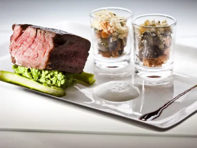 Regent Esplanade Jeffrey Vella, Sinisa Sare