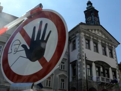 - 5.5.2014 - Mestna hi&scaron;a - Mestna občina Ljubljana (MOL) - prejeli po&scaron;iljko z belo snovjo//FOTO: Jaka Gasar