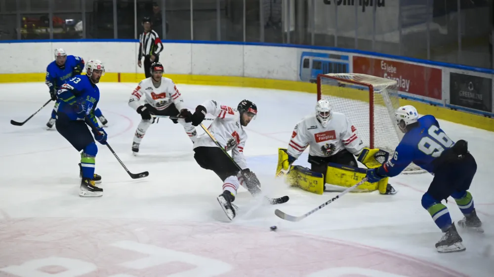 - 10.04.2024 &ndash; Prijateljska tekma v hokeju na ledu, Slovenija: Avstrija, Hala Tivoli, Ljubljana.//FOTO: Nik Erik Neubauer 