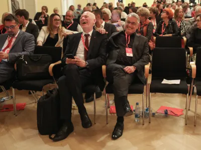 - Kandidati za predsednika;-Milan Brglez, kandidat za predsednika in evropski poslanec,- Matjaž Han, minister za gospodarstvo, turizem in &scaron;port,- 13.04.2024. Volilni kongres stranke SD, na katerem so delegati odločali o novem vodstvu in nadaljni poti socialne demokracije v Sloveniji.//FOTO: Bojan Velikonja