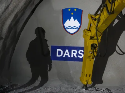simbolična fotografija DARS18.3.2024 - predor Karavanke - dogodek ob preboju vzhodne cevi avtocestnega predora Karavanke, nagovor bo imel predsednik vlade Robert Golob, dogodka se bo udeležila tudi ministrica za infrastrukturo Alenka Bratu&scaron;ekFoto: Luka Cjuha