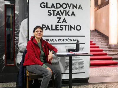 -Draga Potočnjak, dramska igralka.- 16.04.2024. - Gladovna stavke igralke Drage Potočnjak v podporo Palestini, ki traja od 12. do 24. aprila 2024.//FOTO: Bojan Velikonja