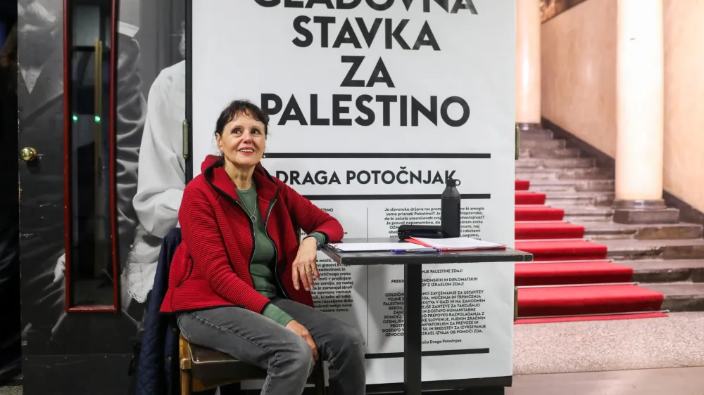 -Draga Potočnjak, dramska igralka.- 16.04.2024. - Gladovna stavke igralke Drage Potočnjak v podporo Palestini, ki traja od 12. do 24. aprila 2024.//FOTO: Bojan Velikonja