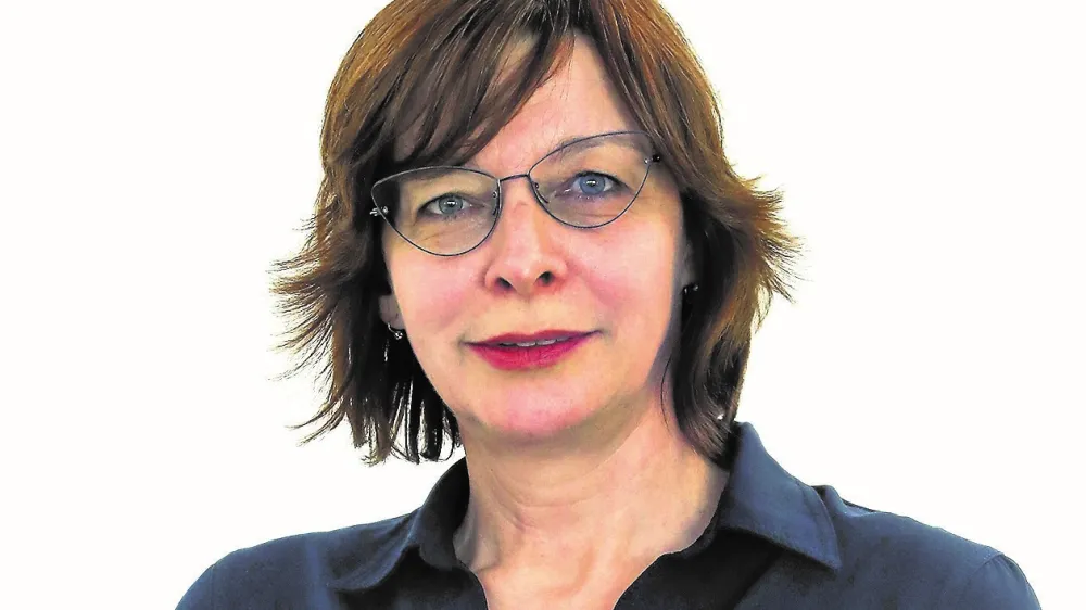 Katja Gle&scaron;čič- Redakcija Dnevnik 2024 - portreti za komentarje in kolumne - kolumnisti - komentatorji &ndash; novinarji - portret //FOTO: Luka Cjuha