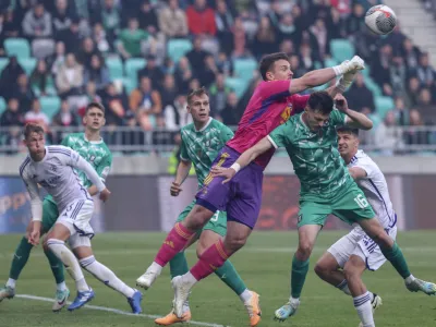 Vratar Maribora Ažbe Jug je v prvem polčasu preprečil vi&scaron;je vodstvo Olimpije. Foto: Jaka Gasar