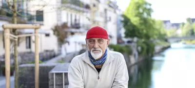 Mira Potočnika boste prepoznali po zanj značilni rdeči kapi. Foto: Jaka Gasar