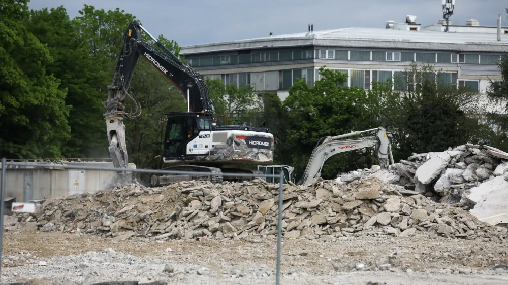 16.04.2024 - ru&scaron;enje tovarne Tuba na Verov&scaron;kova i 66Foto: Luka Cjuha