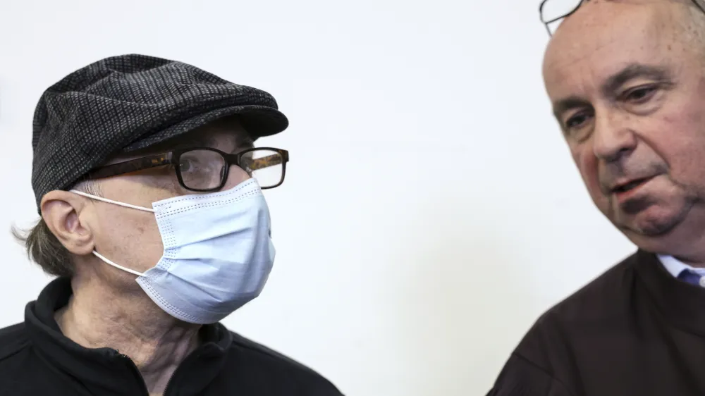 Michel Stephan (levo) z zagovornikom Gorazdom Fi&scaron;erjem, ki trdi, da pričama ne gre verjeti. Foto: Jaka Gasar&nbsp;