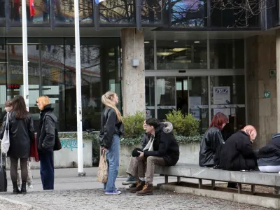 14.03.2023- Simbolična fotografija- Zavod za pokojninsko in invalidsko zavarovanje Slovenije (SPIZ) - mladi - pokojninska reforma - <br><br><br>Foto: Tomaž Skale