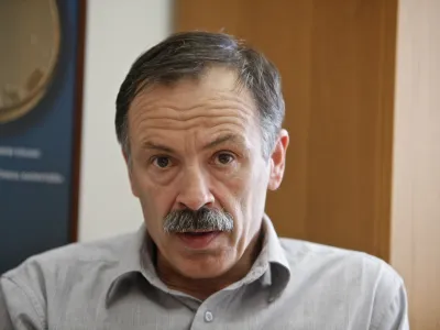 prof. dr. Mojmir Mrak, profesor mednarodne ekonomije na ljubljanski ekonomski fakulteti - Ekonomska fakulteta UL    ///FOTO: Luka Cjuha OPOMBA: ZA OBJAVO V PRILOGI &ndash; DNEVNIKOV OBJEKTIV - INTERVJU