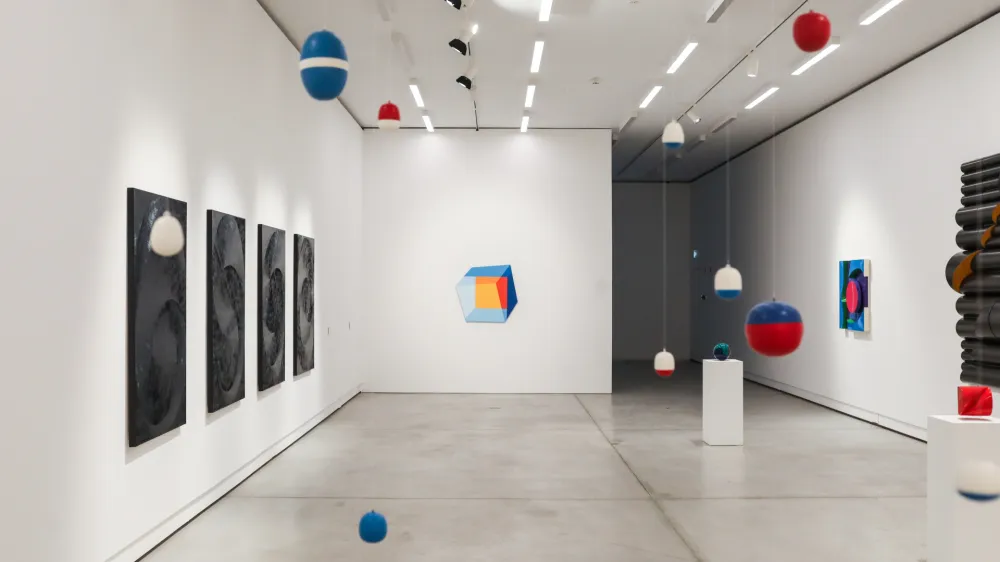 -16.02.2024. SKUPINSKA RAZSTAVARAZ&Scaron;IRJENI VID v Cukrarni. Avtorji: Marko Batista, Ur&scaron;ula Berlot, Beti Bricelj, Ksenija Čerče, Sandi Červek, Vuk Ćosić, DK, Du&scaron;an Fi&scaron;er, Vadim Fi&scaron;kin, Meta Grgurevič, Sanela Jahić, Danilo Jejčič, Peter Ko&scaron;trun, Blažka Križan, Oto Rimele, Nejč Slapar, Nika &Scaron;pan, Du&scaron;an Tr&scaron;ar, Vinko Tu&scaron;ek, Edvard Zajec//FOTO: Bojan Velikonja