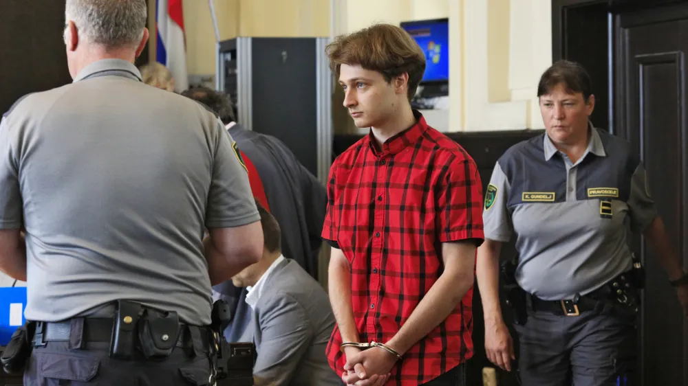 Maribor - Okrožno sodi&scaron;če - Sodstvo - Sojenje - Luka Ga&scaron;parič - Sodi&scaron;ča - Sojenja - Avtor: Andrej Petelin&scaron;ek