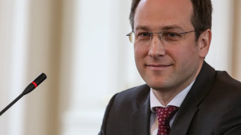 kandidat za Ustavnega sodnika RS DDr. Klemen Jaklič, predavatelj na ameri&scaron;ki Univerzi Harvard, kjer predava s področij ustavnega prava, moralne teorije, etike, človekovih pravic in demokracije.    - 21.03.2017 - javna predstavitev drugega kandidata za sodnika Ustavnega sodi&scaron;ča RS Klemna Jakliča v predsedni&scaron;ki palači -.    //FOTO: Luka Cjuha