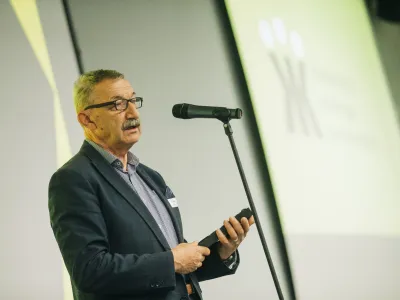 Srečko &Scaron;estan je prejemnik častnega&nbsp;... Sini&scaron;a Kanižaj za KIK konferenco).jpg