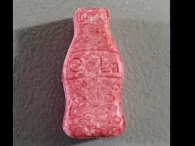 Pri 33-letniku iz Žalca so zasegli nekaj manj kot osem kilogramov ekstazija, vrednega okoli 75 tisoč evrov. 