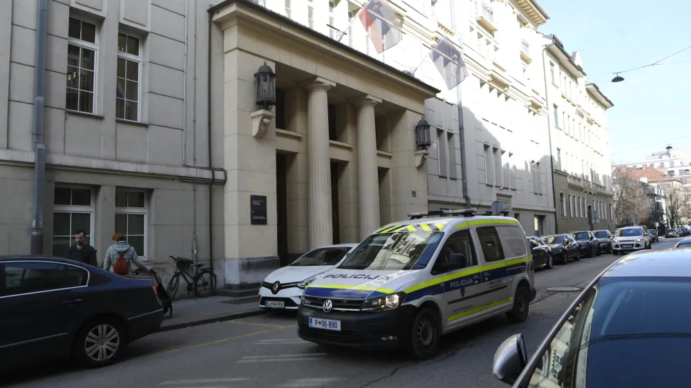 Na ministrstvu za pravosodje se z novelo ZKP mudi, saj od sredine avgusta dalje ne bo več zakonske podlage za pridobivanje prometnih in bančnih podatkov.&nbsp;