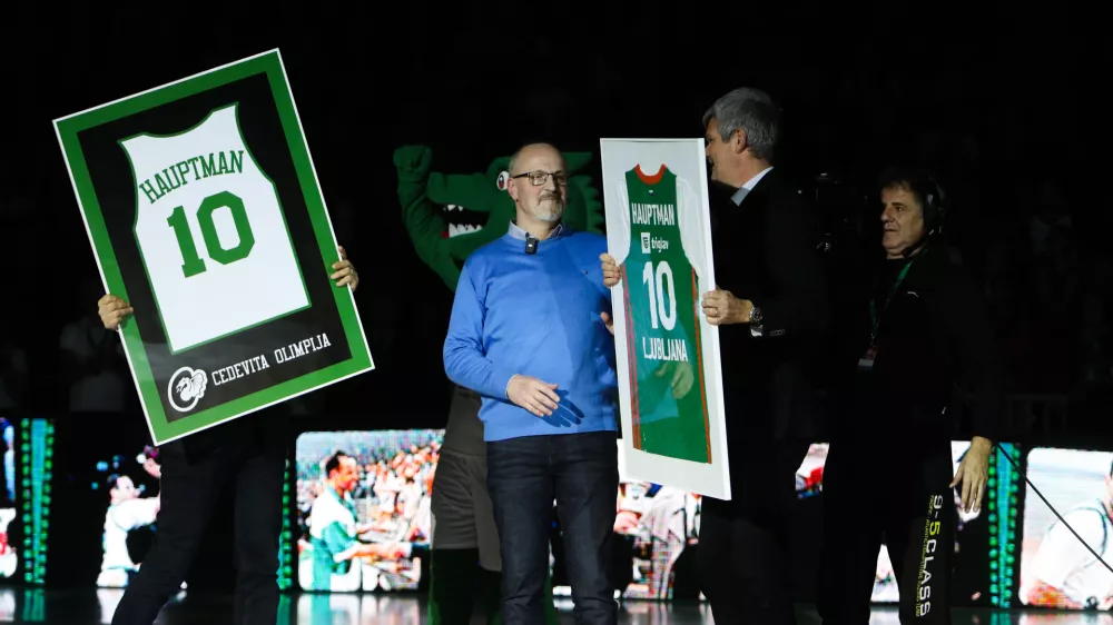 legendarni ko&scaron;arkar Du&scaron;an Hauptman- 29.01.2023 - Ko&scaron;arkarski klub Cedevita Olimpija počastil kariero legendarnega ko&scaron;arkarja Du&scaron;ana Hauptmana in upokojil dres nekdanjega kapetana zmajev s &scaron;tevilko 10, //FOTO: Bojan Velikonja / Foto: Bojan Velikonja