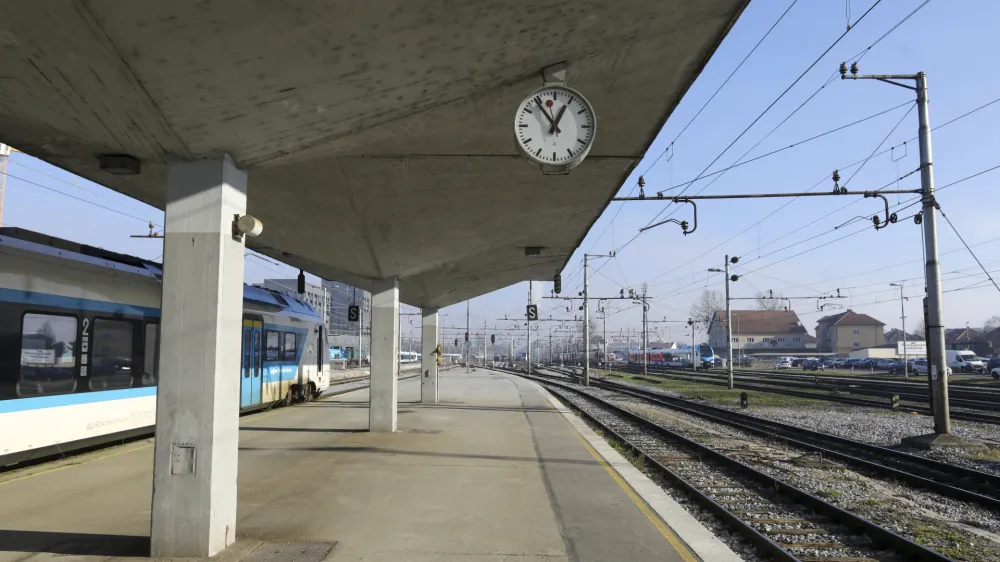 - 19.12.2023 &ndash; Slovenske železnice (SŽ) &ndash; Železni&scaron;ka postaja Ljubljana &ndash; potni&scaron;ki promet &ndash; center za vodenje prometa //FOTO: Luka Cjuha
