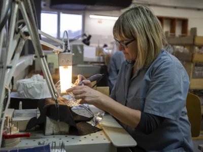 - graver -22.11.2018 - Podjetje Steklarna Roga&scaron;ka, proizvodnja steklenih izdelkov iz kristala in kristalina, Ulica Talcev 1 - Roga&scaron;ka SlatinaFOTO: Matjaž Ru&scaron;t