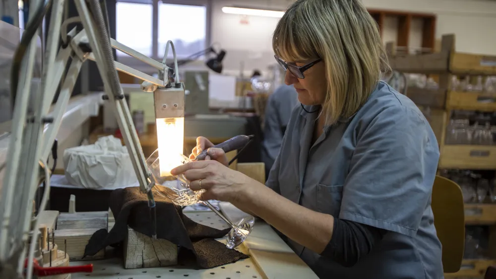 - graver -22.11.2018 - Podjetje Steklarna Roga&scaron;ka, proizvodnja steklenih izdelkov iz kristala in kristalina, Ulica Talcev 1 - Roga&scaron;ka SlatinaFOTO: Matjaž Ru&scaron;t