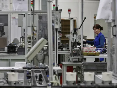 proizvodnja- DOMEL, elektromotorji in gospodinjski aparati d.o.o. Železniki, - globalni razvojni dobavitelj dovr&scaron;enih re&scaron;itev elektromotornih pogonov in komponent, temelječih na lastnih inovativnih tehnologijah - podjetje v pretežni lasti delavcev    ///FOTO: Luka CjuhaOPOMBA: ZA OBJAVO V PRILOGI &ndash; DNEVNIKOV OBJEKTIV - REPORTAŽA 2013