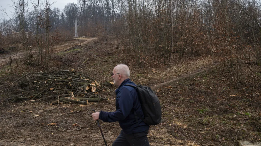 - 27.02.2024 &ndash; Krajinski park Tivoli &ndash; sečnja oslabljenih in bolnih dreves na območju Podrožni&scaron;ke poti v Krajinskem parku Tivoli, Rožnik in &Scaron;i&scaron;enski hrib //FOTO: Nik Erik Neubauer