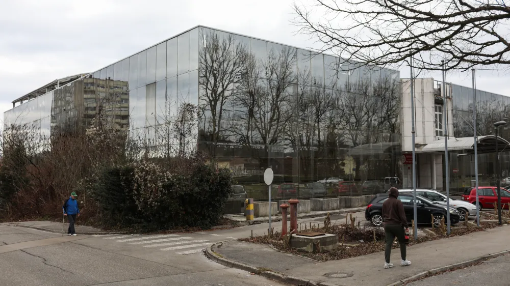 Sporna stavba na Litijski.