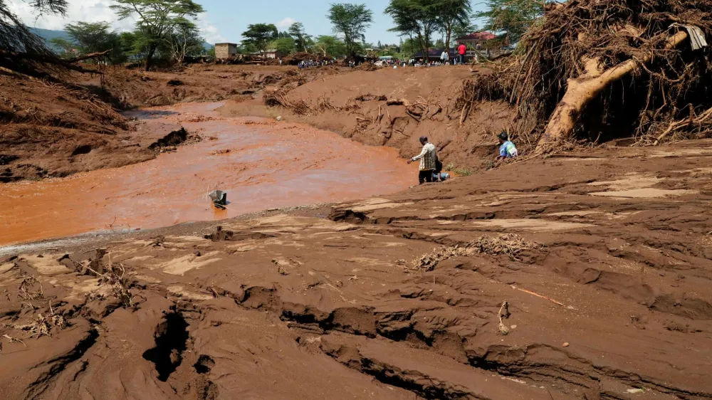 Residents gather at the riverbed as they search for missing people after heavy flash floods wiped out several homes when a dam burst, following heavy rains in Kamuchiri village of Mai Mahiu, Nakuru County, Kenya April 29, 2024. REUTERS/Thomas Mukoya