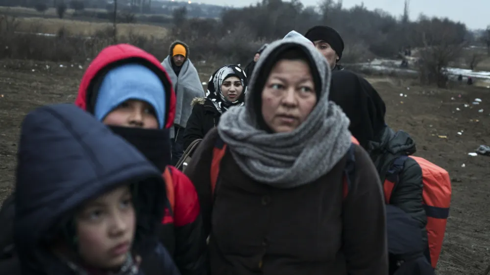 Novi pakt predvideva poseben solidarnostni mehanizem za pomoč tistim državam, ki se soočajo z največjim &scaron;tevilom migrantov. Preostale članice bodo lahko pomagale s sprejemom določenega &scaron;tevila prosilcev za azil, plačevanjem finančnih prispevkov ali zagotavljanjem operativne podpore. Fotografija je simbolična.&nbsp;
