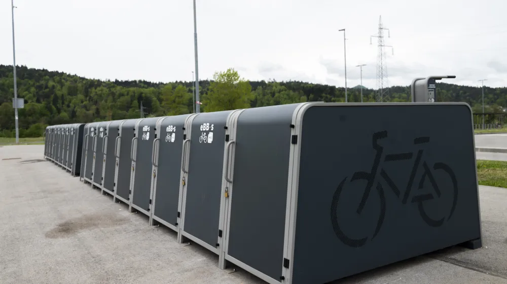 Čeprav imajo zabojniki za hranjenje koles tudi ključavnice za aplikacijo, so za P+R Stanežiče naročili zabojnike na ključ.&nbsp;