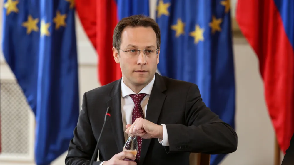 kandidat za Ustavnega sodnika RS DDr. Klemen Jaklič, predavatelj na ameri&scaron;ki Univerzi Harvard, kjer predava s področij ustavnega prava, moralne teorije, etike, človekovih pravic in demokracije.    - 21.03.2017 - javna predstavitev drugega kandidata za sodnika Ustavnega sodi&scaron;ča RS Klemna Jakliča v predsedni&scaron;ki palači -.    //FOTO: Luka Cjuha