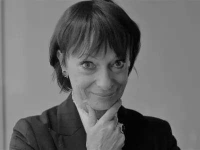 dr. Manca Ko&scaron;ir, doktorica filolo&scaron;kih ved - visoko&scaron;olska učiteljica - Izredna profesorica FDV, Preučuje in poučuje novinarski diskurz in etiko. Je ekspert za časopisne novinarske žanre, //FOTO: Jaka Adamič