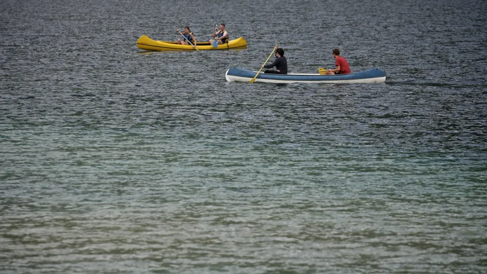 - Bohinj, kanuji, veslanje, jezero, čoln- Reportaža POLETJE //FOTO: Luka CjuhaOPOMBA: ZA OBJAVO ZA OBJAVO V PRILOGI &ndash; DNEVNIKOV OBJEKTIV - REPORTAŽA