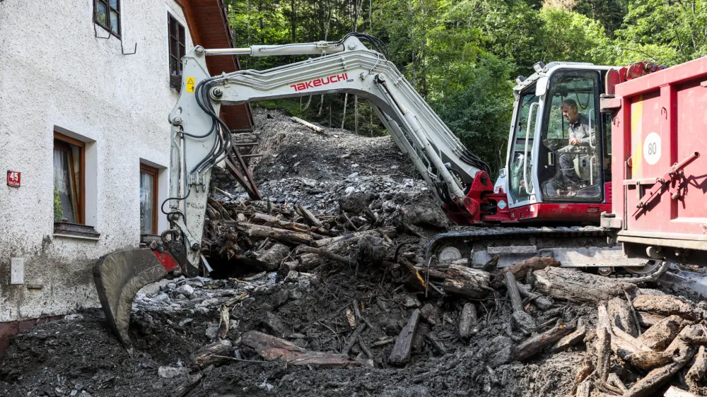 Solčava - Savinjska dolina- Logarska dolina - odpravljanje posledic poplav &ndash; sanacija &scaron;kode -  - 08.08.2023 &ndash; najhuj&scaron;a naravna ujma v zgodovini Slovenije - prizadeti dve tretjini države - ujma - poplave &ndash; zemeljski plazovi &ndash; //FOTO: Bojan Velikonja
