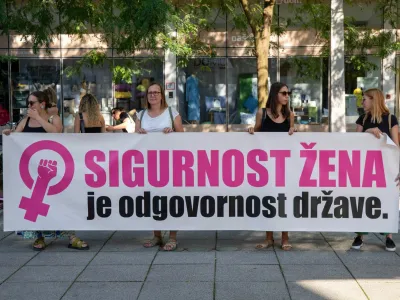 Na Hrva&scaron;kem že dlje časa potekajo shodi, na katerih udeleženci zahtevajo, da država poskrbi za varnost žensk. 