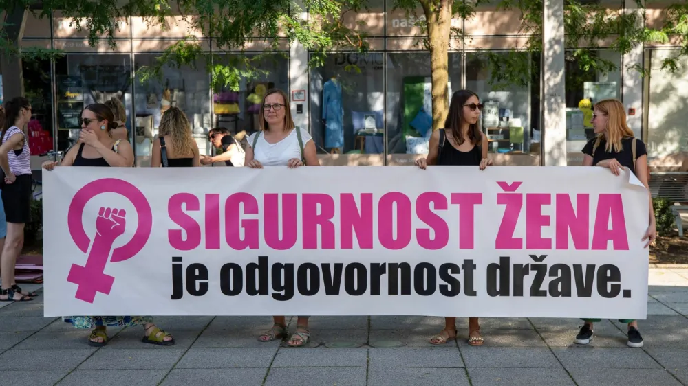 Na Hrva&scaron;kem že dlje časa potekajo shodi, na katerih udeleženci zahtevajo, da država poskrbi za varnost žensk. 