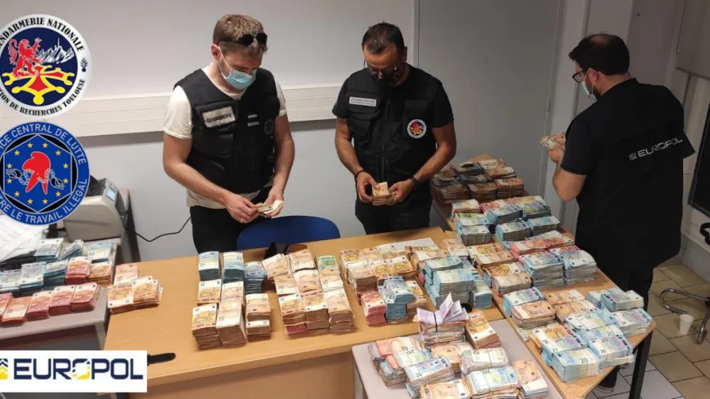 Hudodelske združbe obračajo ogromne vsote denarja.