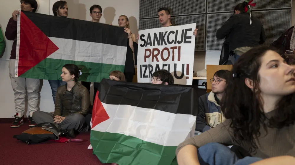 - 08.05.2024 - Protest &scaron;tudentov proti vojni v Palestini in zasedba Fakultete za družbene vede v Ljubljani FDV. FOTO: Nik Erik Neubauer