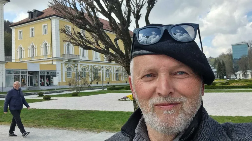 Ulični glasbenik in dobrodelnež Antonio Čemažar je s svojim petjem in lepimi gestami vrsto let lep&scaron;al vsakdan &scaron;tevilnim, ki so mu prisluhnili. Zdaj pomoč potrebuje sam. Foto osebni arhiv