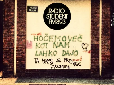 Simpozij: Odvisni od neodvisnosti grafit