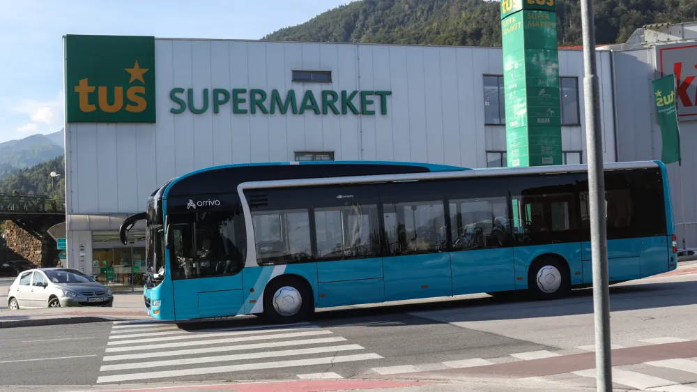- mestni avtobus - Supermarket TU&Scaron; - 03.09.2018 &ndash; Občina Jesenice - //FOTO: Jaka Gasar