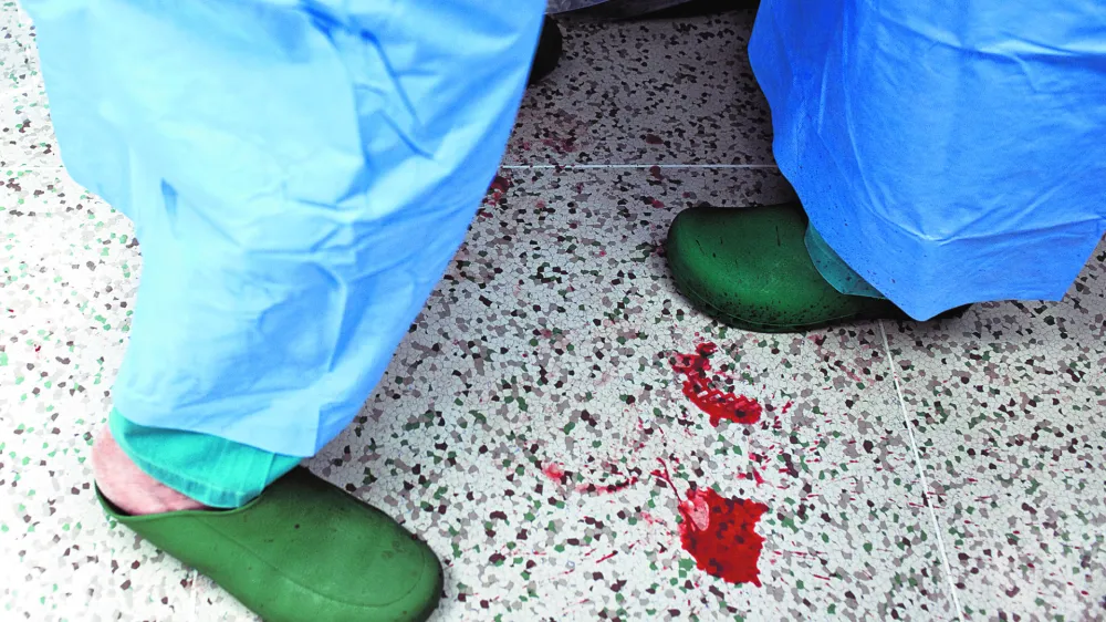 Na ministrstvu za zdravje se nameravajo od&scaron;kodninam posvetiti, ko bo &raquo;pod streho&laquo; novi zakon o kakovosti. Ideja izplačila brez dokazovanja krivde zdravstvenih delavcev je sicer aktualna že vrsto let.&nbsp;