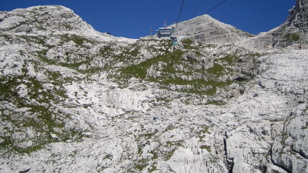 pogled proti D postaji na Kaninu