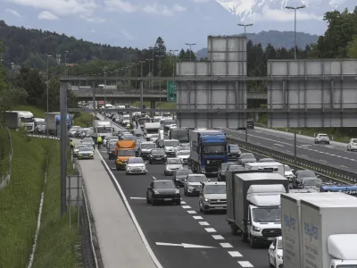 - 18.05.2023 &ndash; Ljubljanska obvoznica &ndash; prometni zastoj zaradi praznika Jezusov vnebohod v nekaterih državah //FOTO: Luka Cjuha