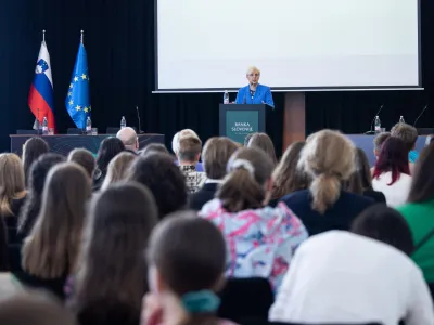 Ljubljana, GH Union.Sklepna prireditev debatnega projekta za osnovne in srednje sole z naslovom Mojstri digitalne prihodnosti.Predsednica republike Natasa Pirc Musar.