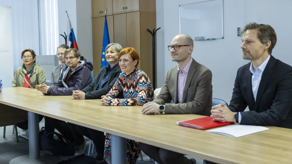 Ljubljana, Drzavna volilna komisija.Vlozitev kandidatne liste Levice za evropske volitve na Drzavno volilno komisijo.