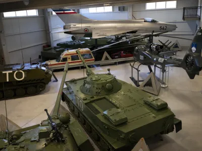 - voja&scaron;ko letalo - helikopter - tank- 17.03.2023 - Park voja&scaron;ke zgodovine Pivka &ndash; voja&scaron;ki muzej, nacionalna tankovsko-artilerijska zbirka z oklepnimi in drugimi voja&scaron;kimi vozili iz druge svetovne, hladne in slovenske osamosvojitvene vojne //FOTO: Nik Erik Neubauer