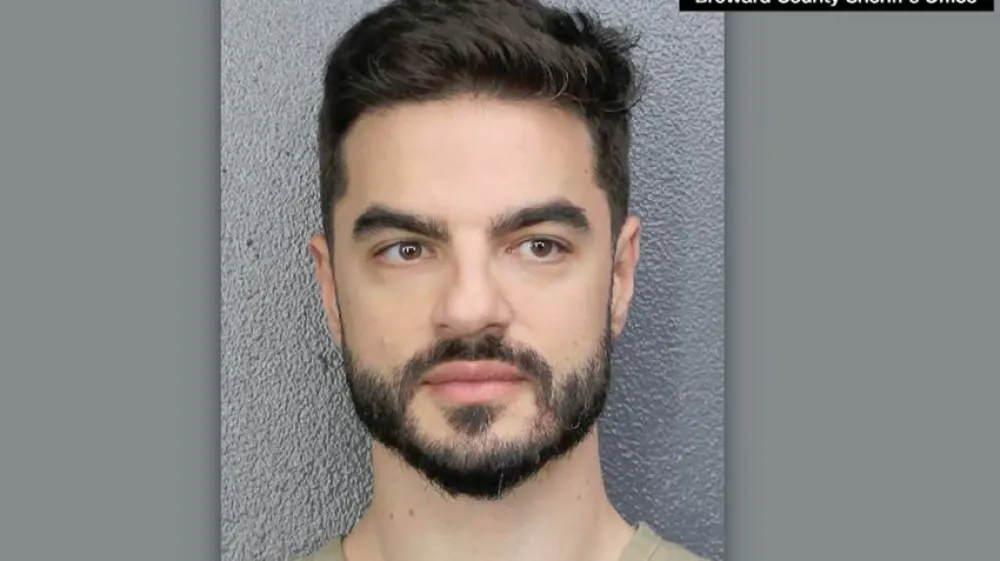 Ob pristanku v Miamiju, kamor je priletel iz Beograda, so zaradi ugrabitve žene aretirali Davida Knezevića. Vpletenost v njeno izginotje vztrajno zanika. Pravi, da je bil takrat v domači Srbiji. 