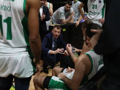 - trener Krke Ga&scaron;per Okorn,- 16.12.2023 - ko&scaron;arka - Cedevita Olimpija: Krka, liga Aba, 12. krog://FOTO:Bojan Velikonja